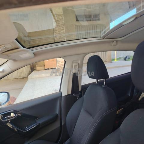 Peugeot 208 Diesel Automatique 2019 à Fès - 2
