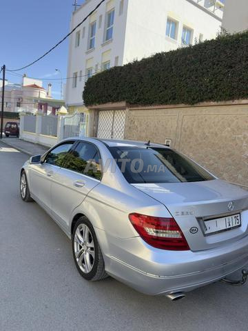 Mercedes-Benz 220 Diesel Automatique 2011 à Tanger - 2