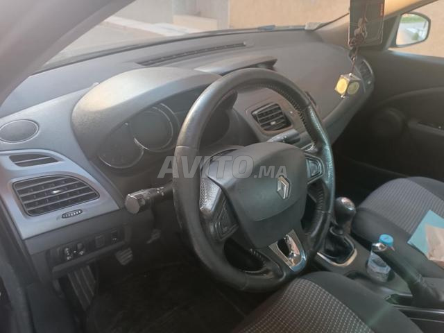 أعرض للبيع سيارة بحالة جيدة جداً