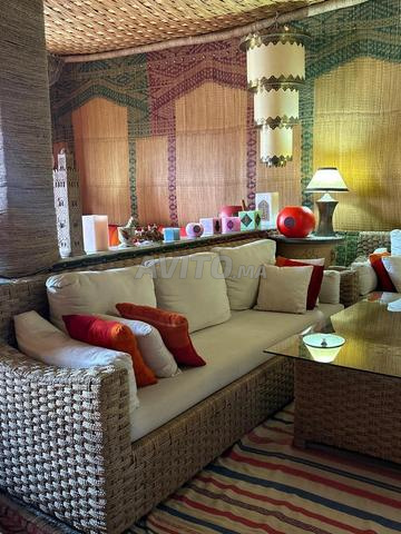 صالون بحالة جيدة وطاولة - 2