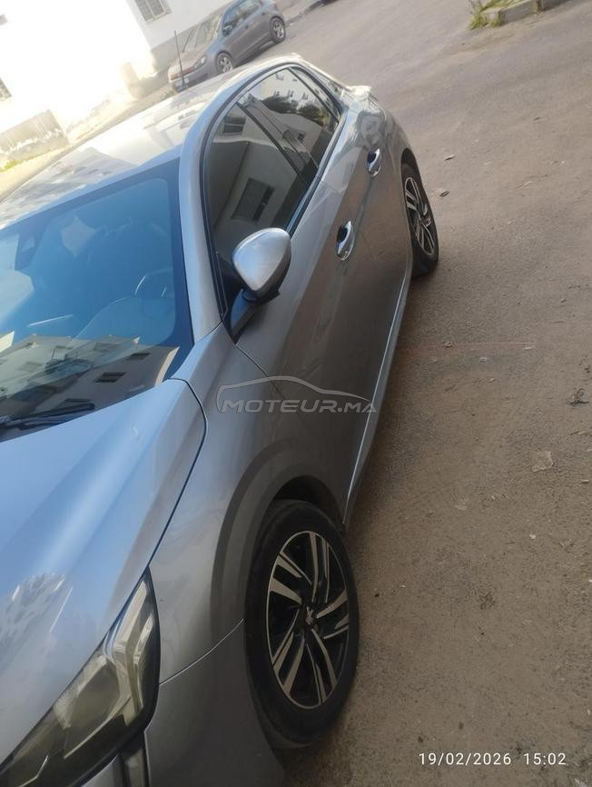 Peugeot 208 allure 3amra 