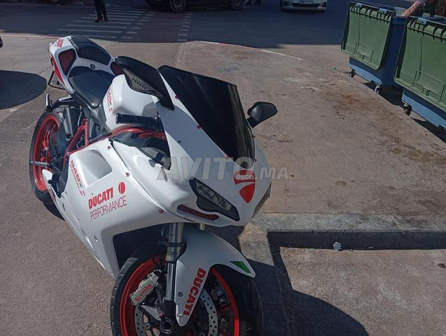دراجة نارية إيطالية دوكاتي - 2