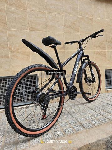 دراجة جبلية عملاقة من الألومنيوم