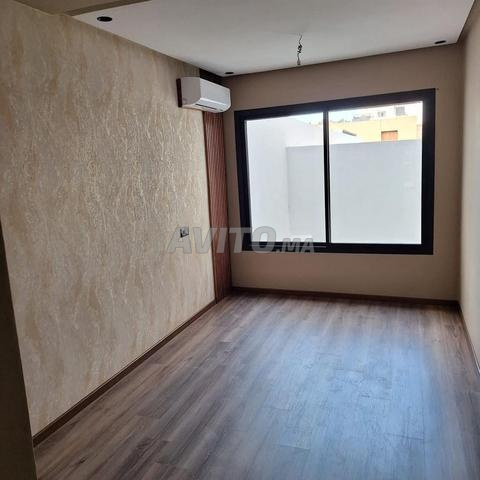 STUDIO 50M2 VIDE QUARTIER LES HÔPITAUX - 2