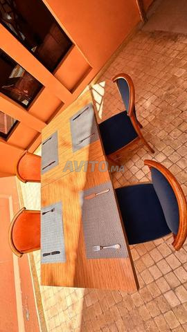 Chaise et table à vendre