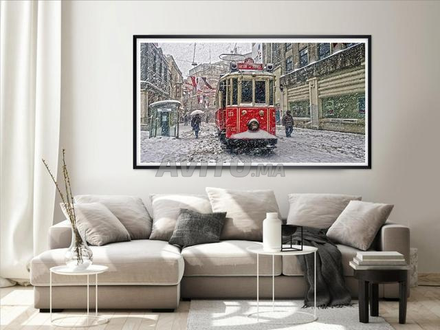 لوحة فنية جدارية مزخرفة مع إطار داخلي