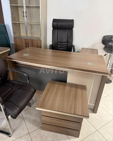 مكاتب أنيقة لمساحة عمل احترافية - 2