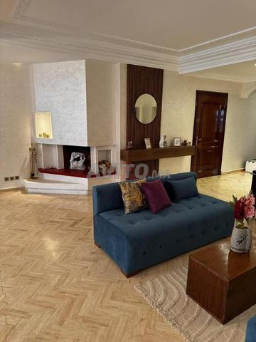 Location Appartement 4 pièces de 191 m2 à Casabl - image 3