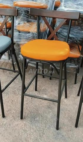 كرسي طاولة وجبة خفيفة