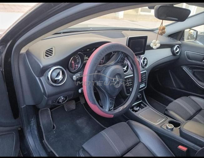 Voiture mercedes GLA 200 excellent état 