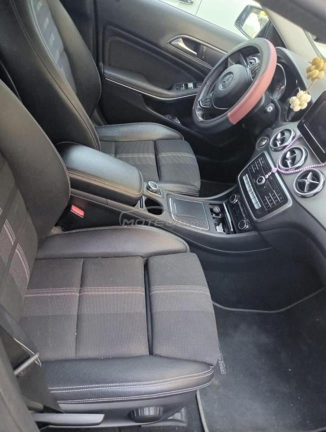 Voiture mercedes GLA 200 excellent état 