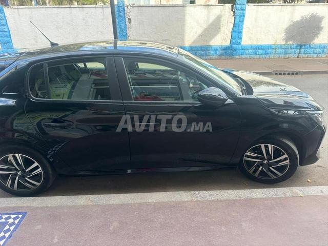 Peugeot 208 Diesel Manuelle 2023 à Larache - 2