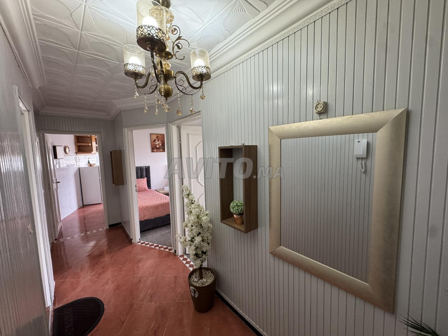 Appartement meublé à louer en centre-ville avec terrasse - image 4