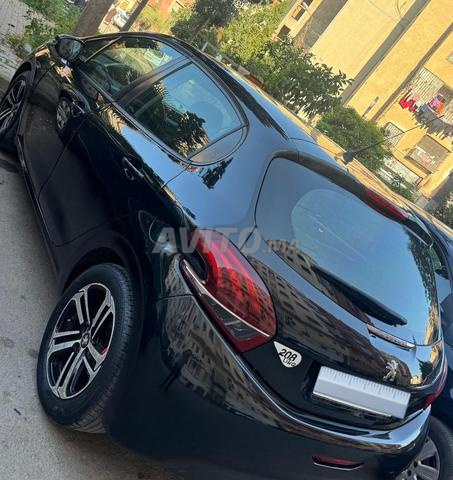 Peugeot 208 très bon état - 2