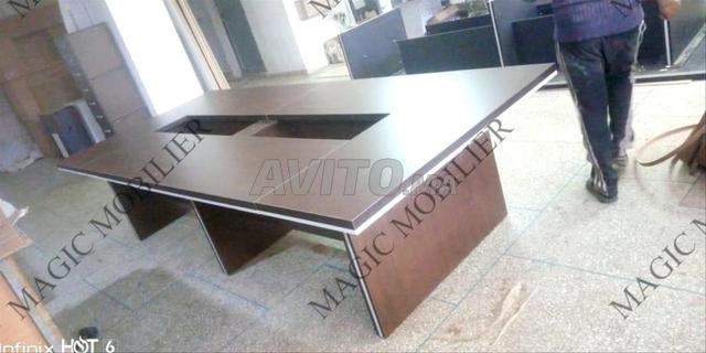 Table de réunion moderne - 2