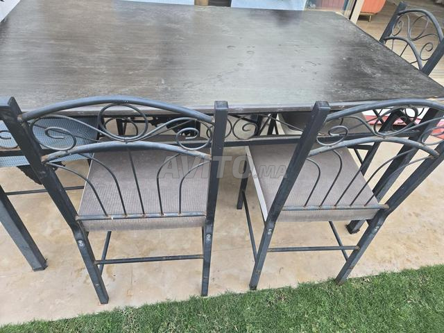 Table métallique et 6 chaises - 2