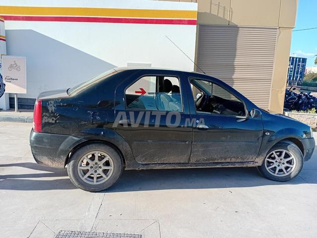 Dacia... très propre, 2 mois d'utilisation