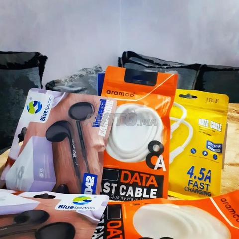 Câbles Type-C iPhone et écouteurs