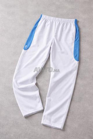 Pantalon blanc sportif avec côtés bleus - 2