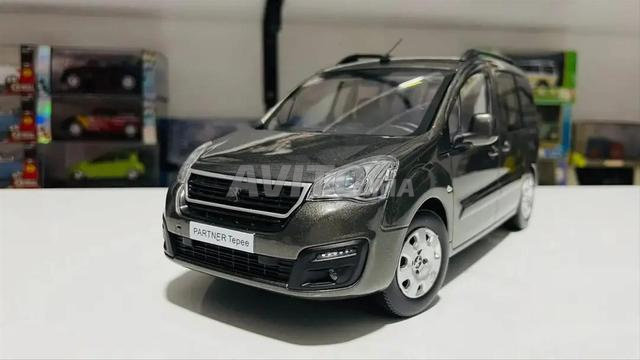 مجموعة سيارات معدنية 1/18 - 2