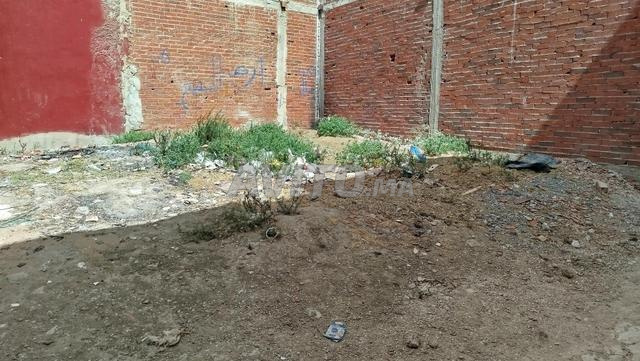 بقعة أرضية محفظة للبيع في عين مزنود (العوامة)