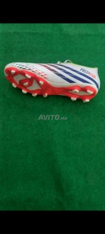 حذاء رياضي لكرة القدم أصلي نقي. قياس 43 - 2