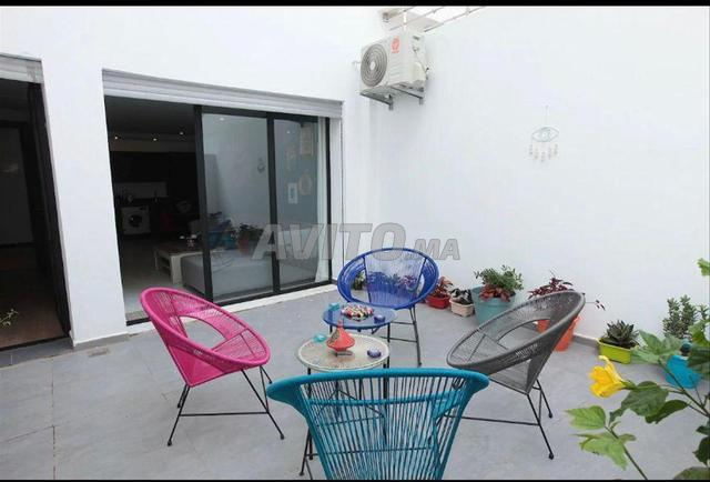 À louer studio de 75 M2 au rond point des sports