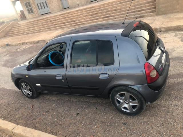 رينو كليو 2 بنزين 1.2 موديل 2004 7 أحصنة في وجدة