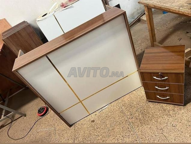 مكتب استقبال أنيق / خزانة ملابس