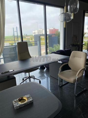 مكتب فاخر بتصميم عصري للشركات - 2