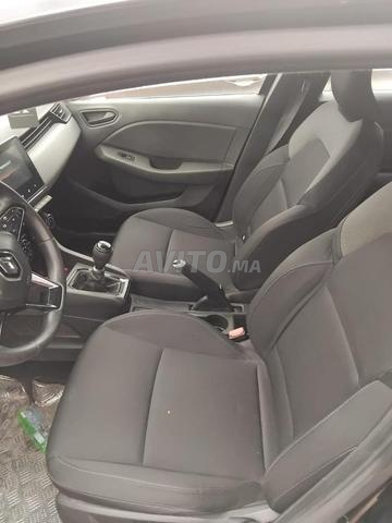 كليو 5 موديل 2022 نظيفة - 2