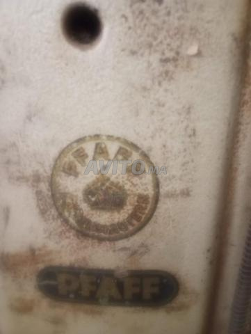 Machine à coudre allemande - 2