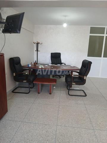 UN LOCAL OU BIEN BUREAU À LOUER - 2