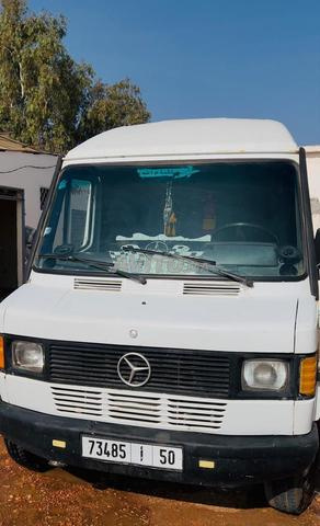 مرسيدس-بنز 207D ديزل يدوي 1987