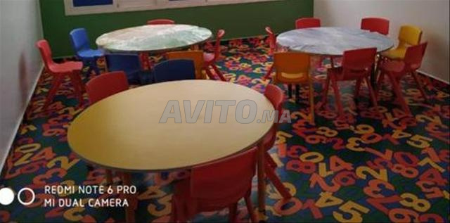 طاولة مدرسية