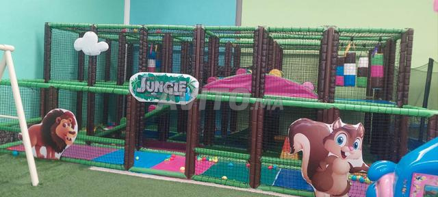 Piste américaine/aire de jeux indoor complète