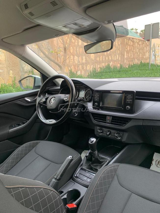je met vent une voiture très bonne état 