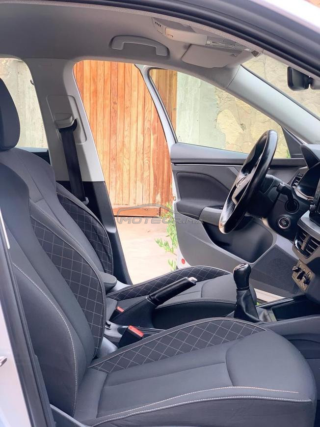 je met vent une voiture très bonne état 