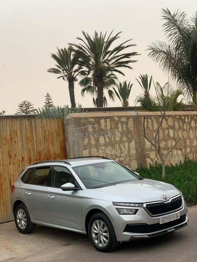 je met vent une voiture très bonne état 
