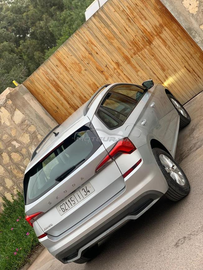 je met vent une voiture très bonne état 