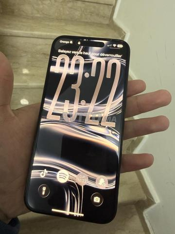 iPhone 15 Pro Max 256 Go en très bon état