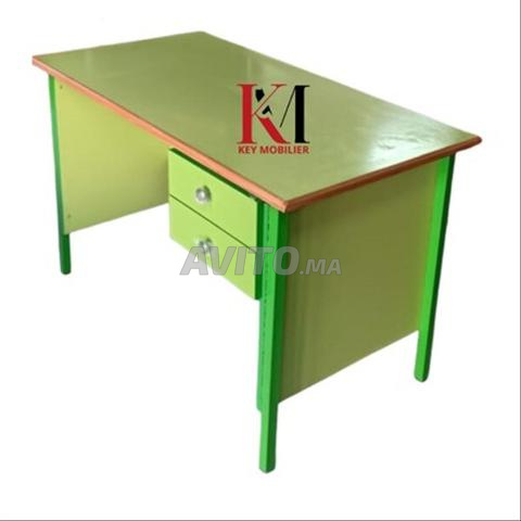 Mobilier scolaire robuste et durable