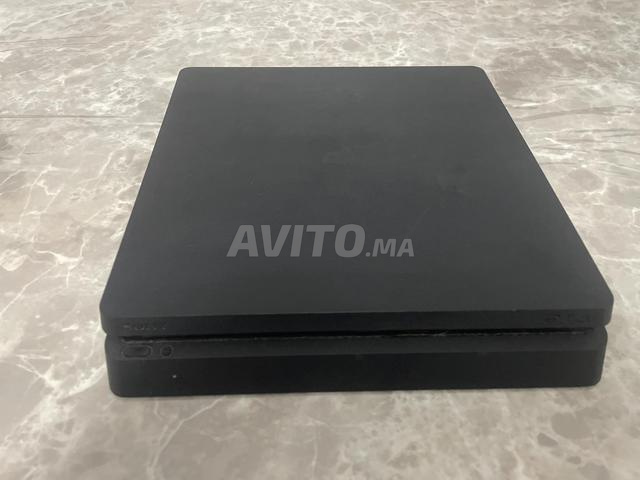 PlayStation 4 slim avec une manette - 2
