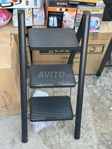 Échelle pliante 3 marches avec repose-pieds