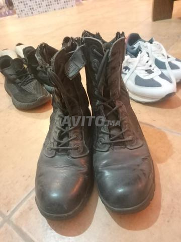 أحذية سوداء عسكرية الطراز - 2