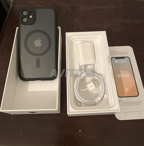 iPhone 11 bon état, pack original - 2