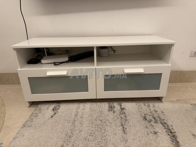 بيع طاولة تلفزيون بيضاء، موديل ايكيا - 2