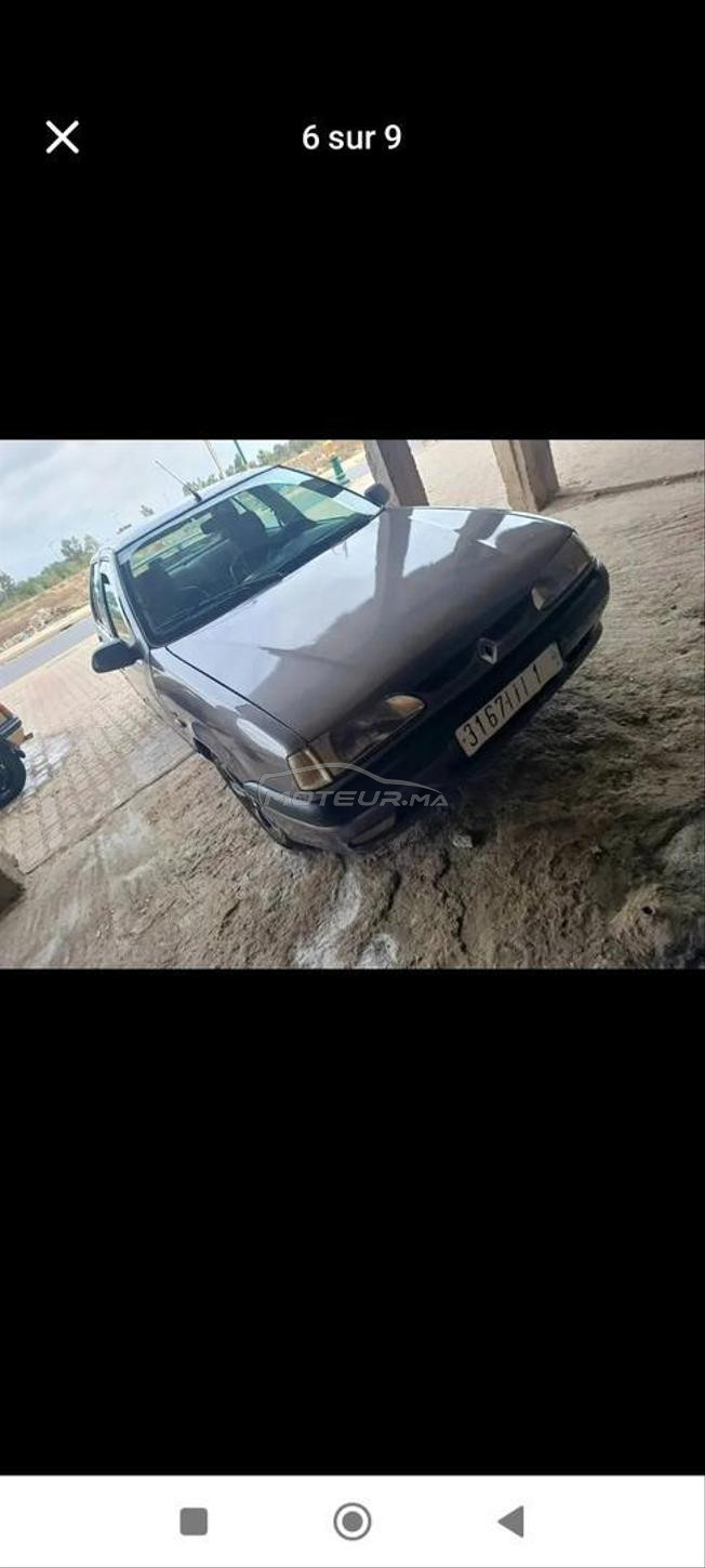 سيارة رونو 19 