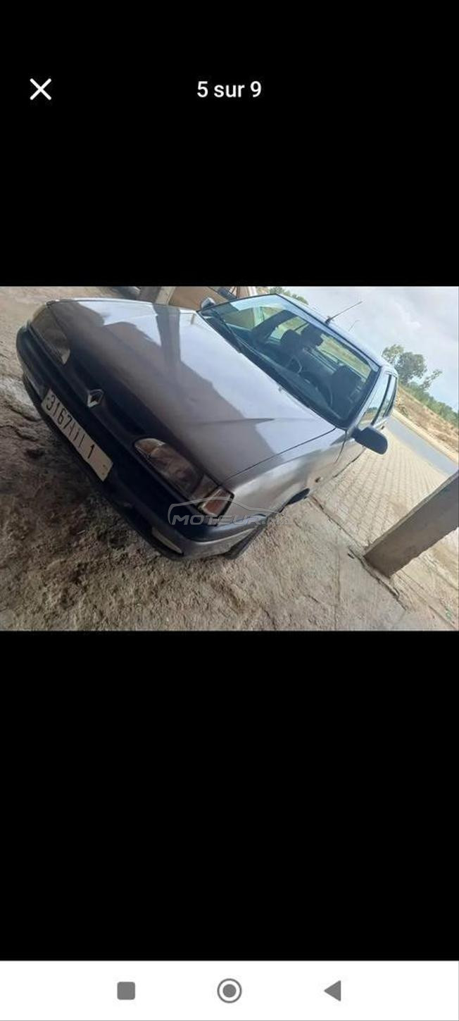 سيارة رونو 19 