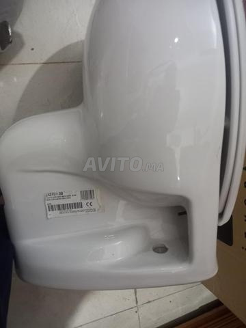 Lavabo. Robinet. Toilette suspendue - 2